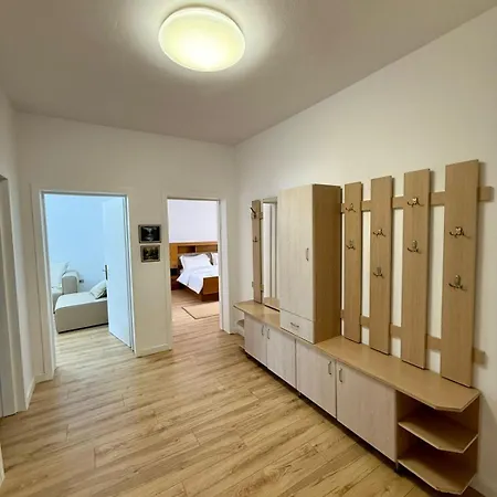 S & J Central Apartman *