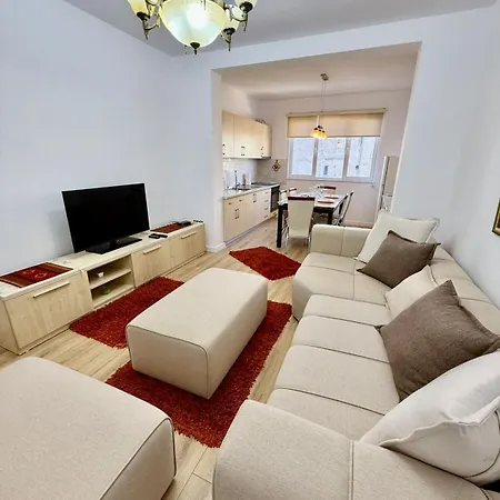 S & J Central Apartment *
